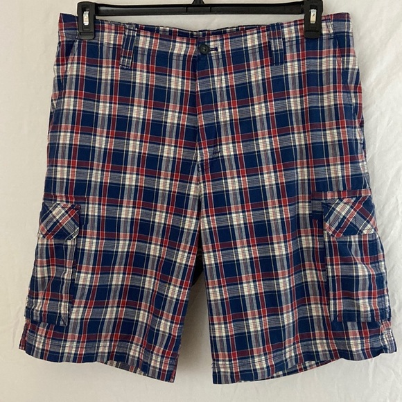 IZOD Blue Plaid Men’s Shorts Size 36 - Picture 1 of 7